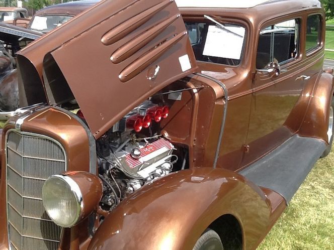 Unknown-Custom-cruiser-1933-Brown-Brown