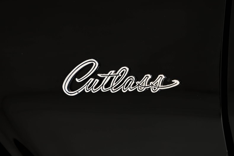 Unknown-Cutlass-1964-Ebony-Black-White-32