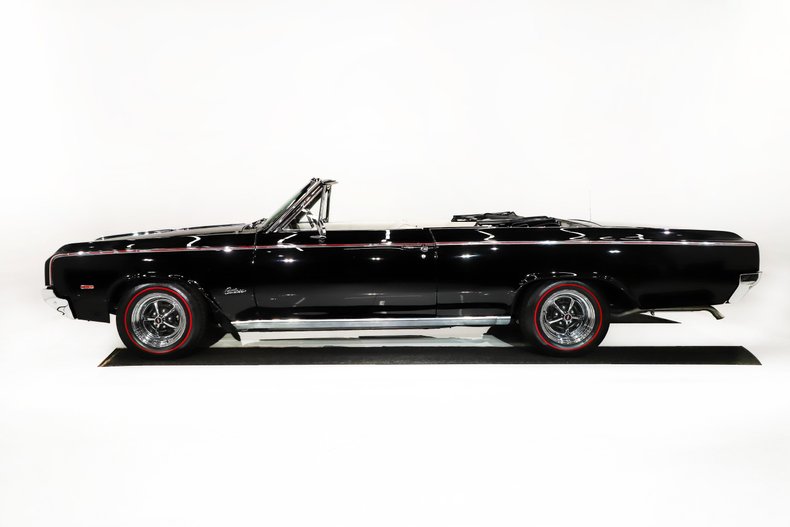 Unknown-Cutlass-1964-Ebony-Black-White-46