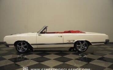 Unknown-Cutlass-1965-Provincial-White-Red-1