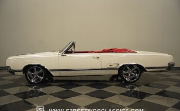 Unknown-Cutlass-1965-Provincial-White-Red-10