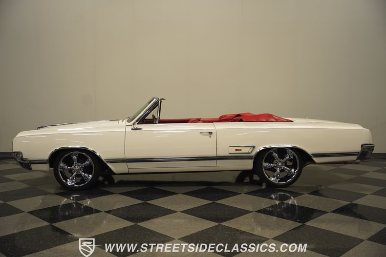 Unknown-Cutlass-1965-Provincial-White-Red-10