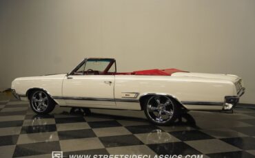 Unknown-Cutlass-1965-Provincial-White-Red-11