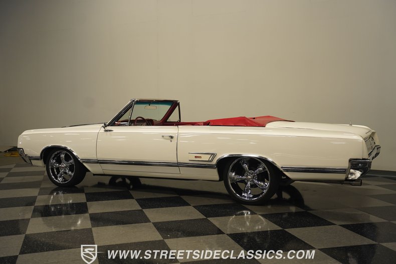 Unknown-Cutlass-1965-Provincial-White-Red-11