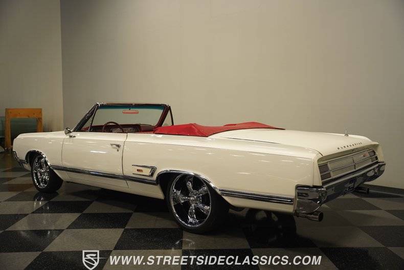 Unknown-Cutlass-1965-Provincial-White-Red-12