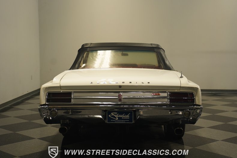 Unknown-Cutlass-1965-Provincial-White-Red-14