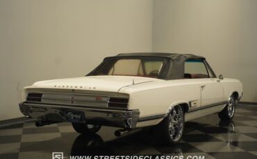 Unknown-Cutlass-1965-Provincial-White-Red-15
