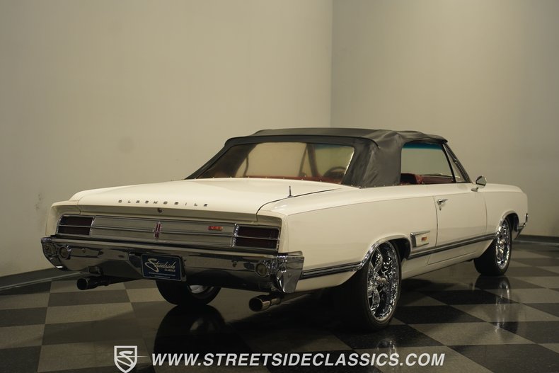 Unknown-Cutlass-1965-Provincial-White-Red-15