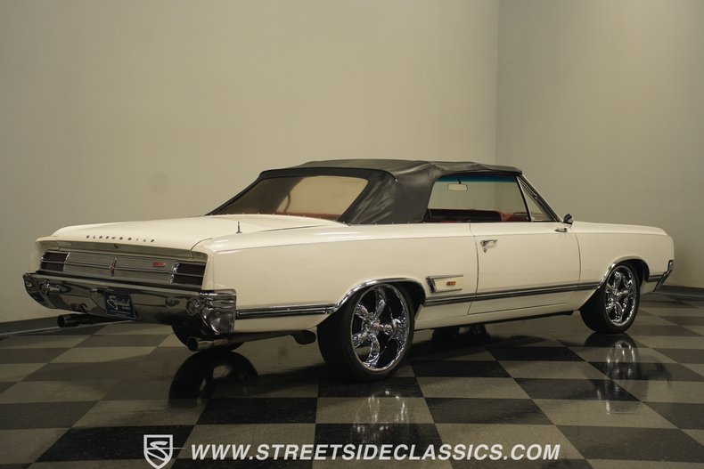 Unknown-Cutlass-1965-Provincial-White-Red-16