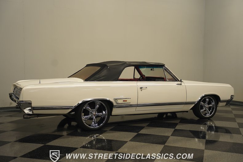Unknown-Cutlass-1965-Provincial-White-Red-17