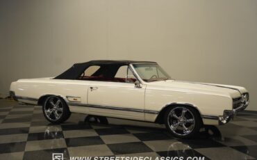 Unknown-Cutlass-1965-Provincial-White-Red-19