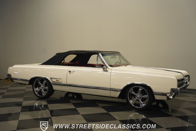 Unknown-Cutlass-1965-Provincial-White-Red-19