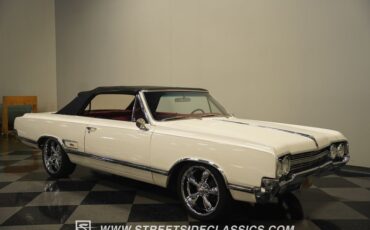 Unknown-Cutlass-1965-Provincial-White-Red-20