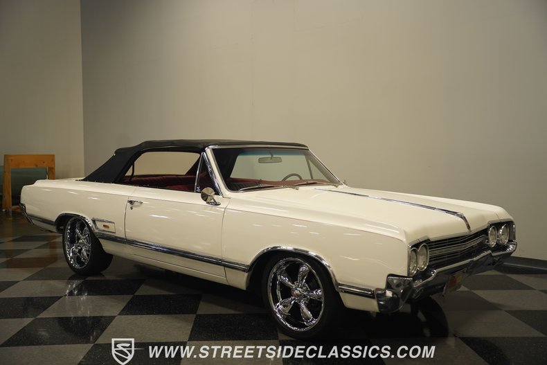 Unknown-Cutlass-1965-Provincial-White-Red-20