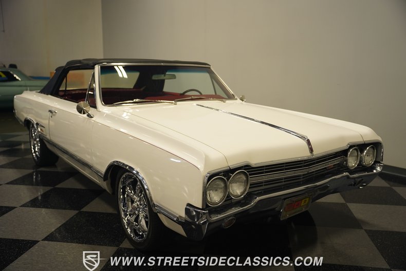 Unknown-Cutlass-1965-Provincial-White-Red-21