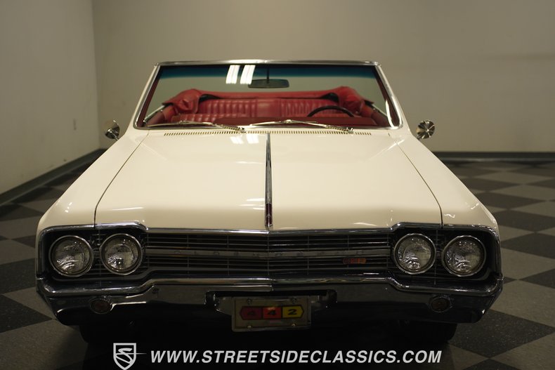 Unknown-Cutlass-1965-Provincial-White-Red-22