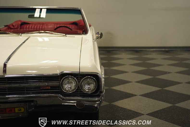 Unknown-Cutlass-1965-Provincial-White-Red-24