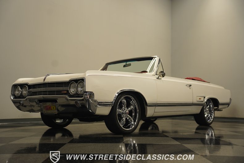 Unknown-Cutlass-1965-Provincial-White-Red-25