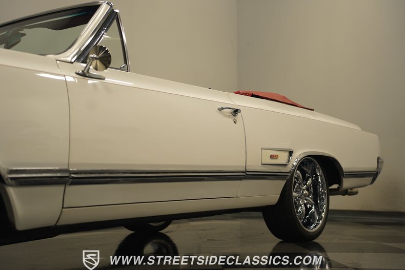 Unknown-Cutlass-1965-Provincial-White-Red-26