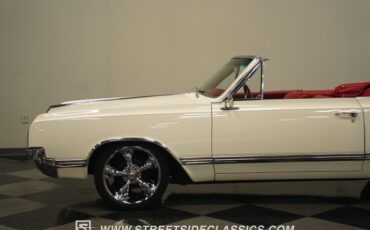 Unknown-Cutlass-1965-Provincial-White-Red-27