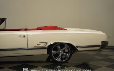 Unknown-Cutlass-1965-Provincial-White-Red-28
