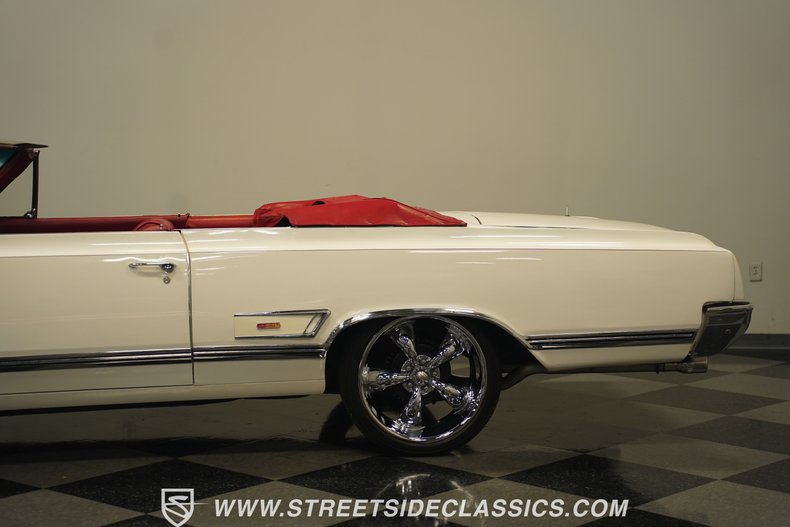 Unknown-Cutlass-1965-Provincial-White-Red-28