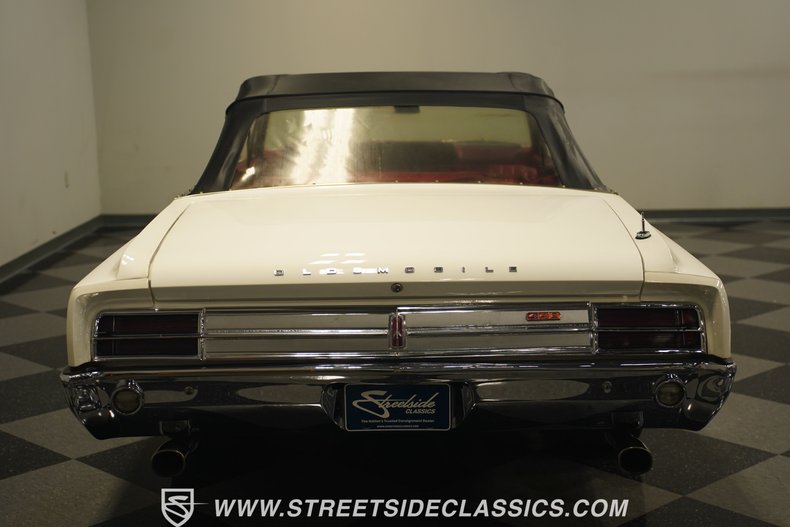 Unknown-Cutlass-1965-Provincial-White-Red-29
