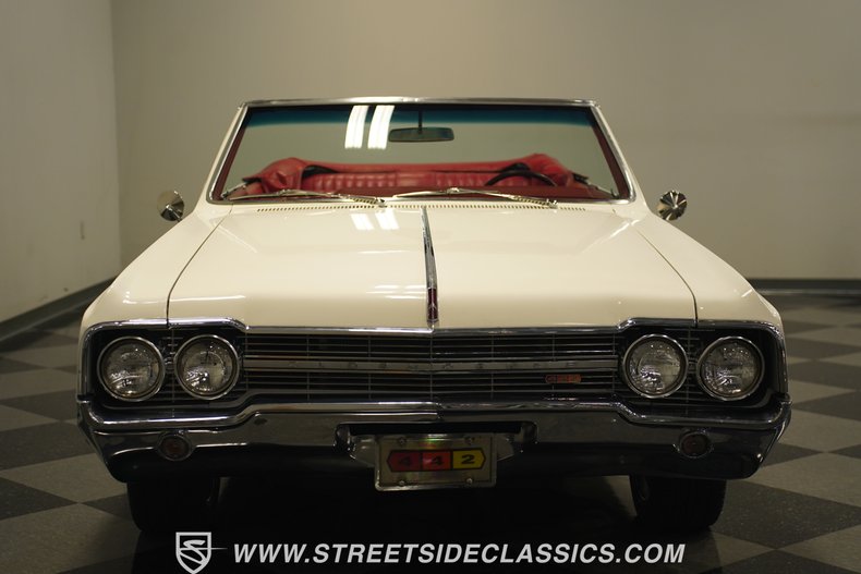 Unknown-Cutlass-1965-Provincial-White-Red-3