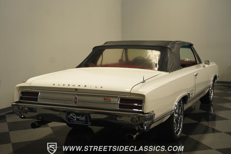 Unknown-Cutlass-1965-Provincial-White-Red-30