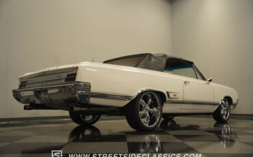 Unknown-Cutlass-1965-Provincial-White-Red-32