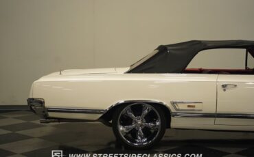 Unknown-Cutlass-1965-Provincial-White-Red-34