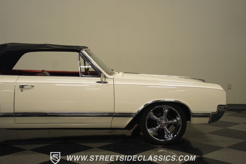 Unknown-Cutlass-1965-Provincial-White-Red-35