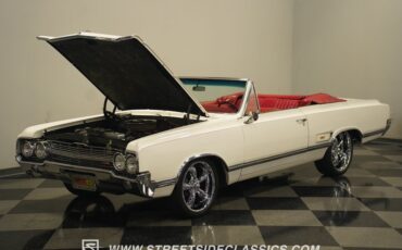 Unknown-Cutlass-1965-Provincial-White-Red-36