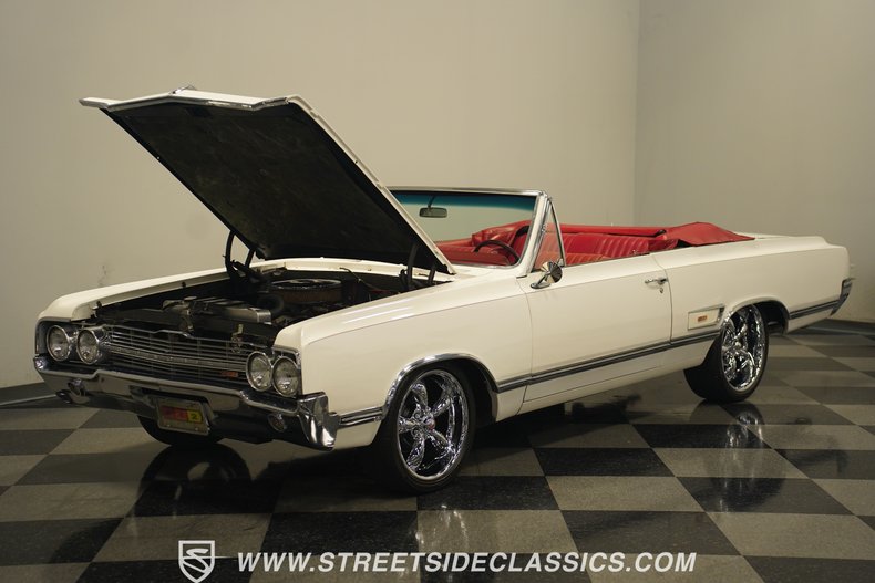 Unknown-Cutlass-1965-Provincial-White-Red-36