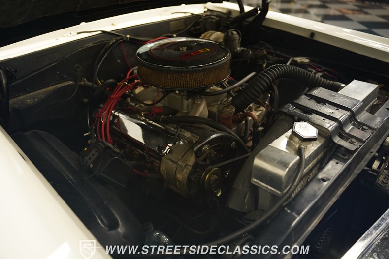 Unknown-Cutlass-1965-Provincial-White-Red-37