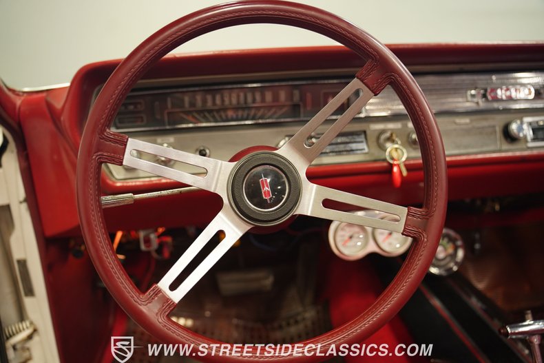 Unknown-Cutlass-1965-Provincial-White-Red-40