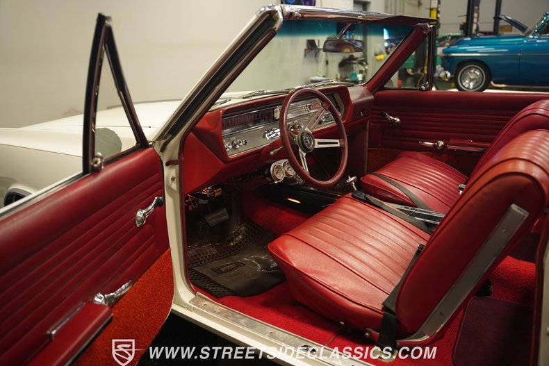 Unknown-Cutlass-1965-Provincial-White-Red-49