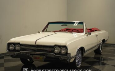 Unknown-Cutlass-1965-Provincial-White-Red-6