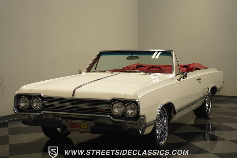 Unknown-Cutlass-1965-Provincial-White-Red-6