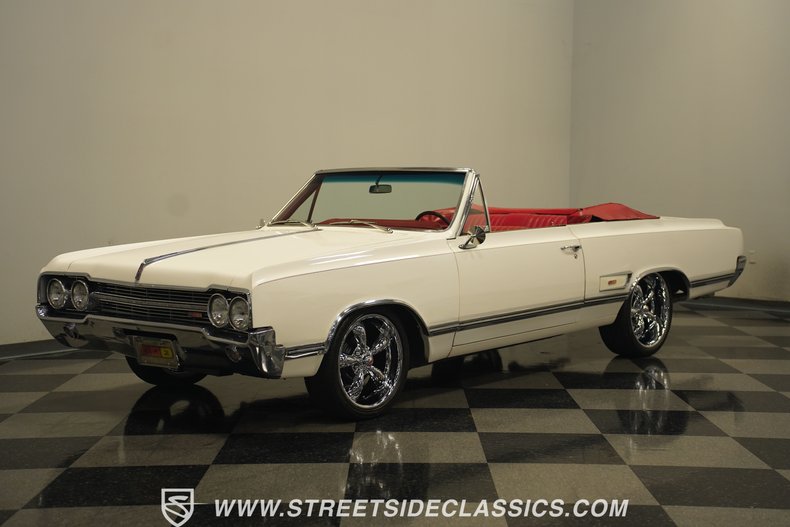 Unknown-Cutlass-1965-Provincial-White-Red-7