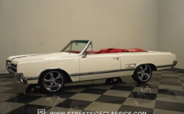 Unknown-Cutlass-1965-Provincial-White-Red-8