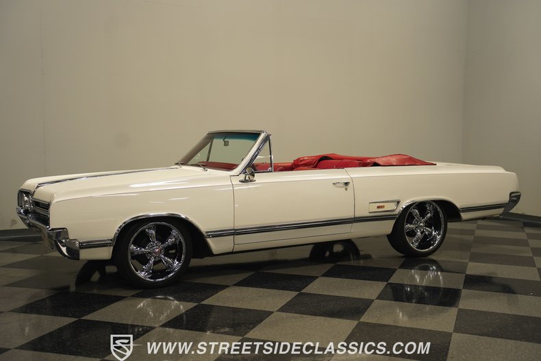 Unknown-Cutlass-1965-Provincial-White-Red-8