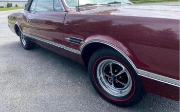 Unknown-Cutlass-1966-MaroonBlack-Top-Black-Vinyl-10