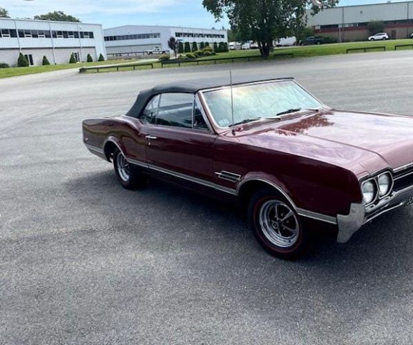 Unknown-Cutlass-1966-MaroonBlack-Top-Black-Vinyl-13