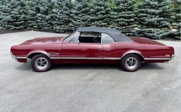 Unknown-Cutlass-1966-MaroonBlack-Top-Black-Vinyl-17