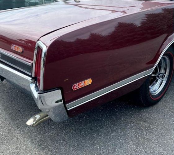Unknown-Cutlass-1966-MaroonBlack-Top-Black-Vinyl-4