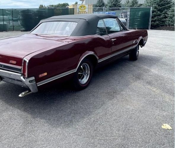 Unknown-Cutlass-1966-MaroonBlack-Top-Black-Vinyl-5