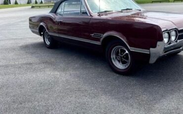 Unknown-Cutlass-1966-MaroonBlack-Top-Black-Vinyl-7