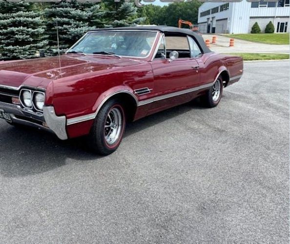 Unknown-Cutlass-1966-MaroonBlack-Top-Black-Vinyl-8