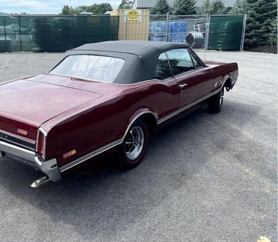 Unknown-Cutlass-1966-MaroonBlack-Top-Black-Vinyl-9
